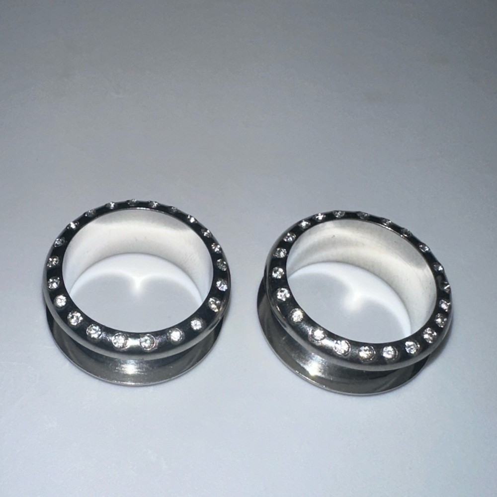 New 20 mm Ear Plugs piercings Earrings lobes never worn